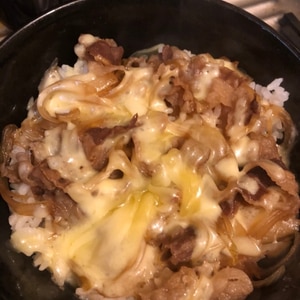 トロ〜リとろける＊チーズ牛丼